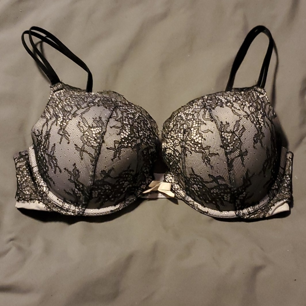 SOLD. Victoria's secret very sexy pushup 36C